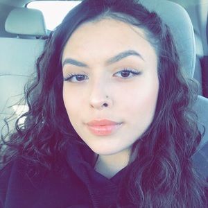 Meet your Posher, Yasmine